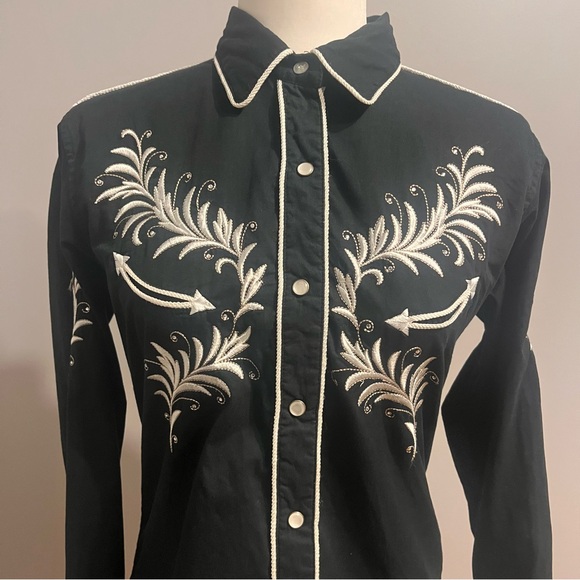 Women’s Pan Handle Slim Western Embroidered Pearl Snap Top - Picture 2 of 9